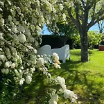 فندق مبيت وإفطار Chez Bea Calme Avec Sa Jolie Vue Sur Jardin, Confort Assure 3*