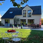 فندق مبيت وإفطار Chez Bea Calme Avec Sa Jolie Vue Sur Jardin, Confort Assure 3*