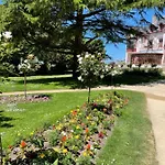Chez Bea Calme Avec Sa Jolie Vue Sur Jardin, Confort Assure 3* グランビル