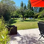 Chez Bea Calme Avec Sa Jolie Vue Sur Jardin, Confort Assure ベッド・アンド・ブレックファスト