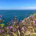 Panzió Chez Bea Calme Avec Sa Jolie Vue Sur Jardin, Confort Assure