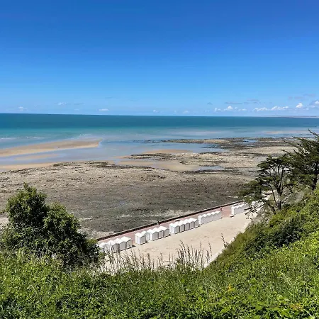 Chez Bea Calme Avec Sa Jolie Vue Sur Jardin, Confort Assure Bed and Breakfast 3*