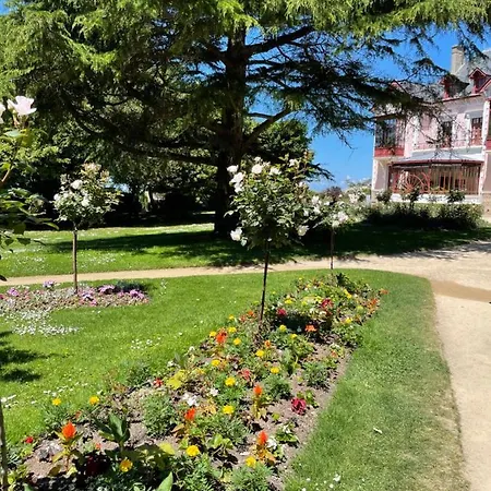 Chez Bea Calme Avec Sa Jolie Vue Sur Jardin, Confort Assure 3* Granville