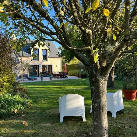 Chez Bea Calme Avec Sa Jolie Vue Sur Jardin, Confort Assure Bed & Breakfast Granville