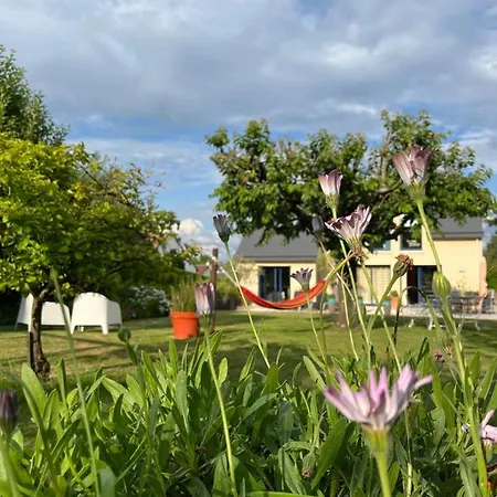 Chez Bea Calme Avec Sa Jolie Vue Sur Jardin, Confort Assure Nocleg ze śniadaniem Granville