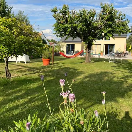 Chez Bea Calme Avec Sa Jolie Vue Sur Jardin, Confort Assure Granville