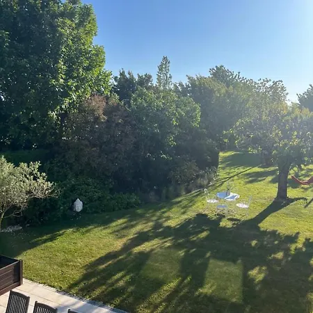 Bed & Breakfast Chez Bea Calme Avec Sa Jolie Vue Sur Jardin, Confort Assure Granville