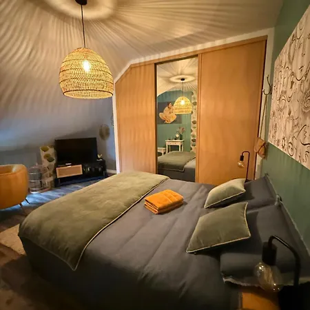 Chez Bea Calme Avec Sa Jolie Vue Sur Jardin, Confort Assure Bed & Breakfast Granville