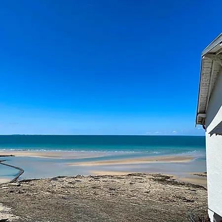 Chez Bea Calme Avec Sa Jolie Vue Sur Jardin, Confort Assure Bed & Breakfast Granville