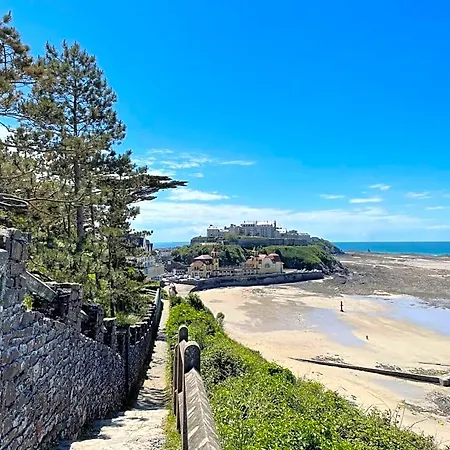 Chez Bea Calme Avec Sa Jolie Vue Sur Jardin, Confort Assure 3* Granville