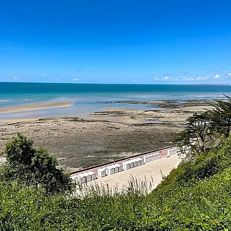 Chez Bea Calme Avec Sa Jolie Vue Sur Jardin, Confort Assure 3* Granville