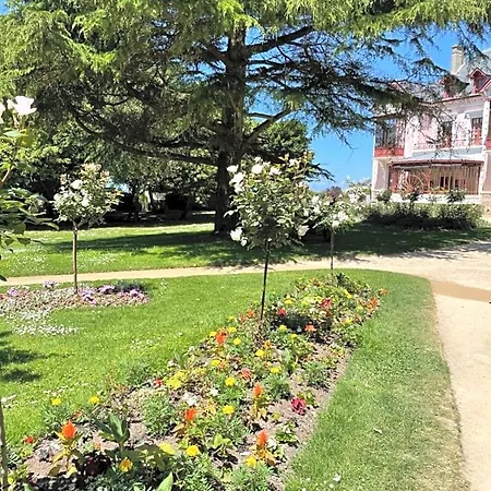 Chez Bea Jardin & Serenite En Ville Frühstückspension Granville