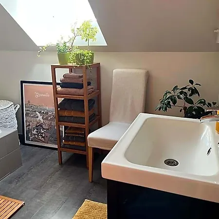 Frühstückspension Chez Bea Calme Avec Sa Jolie Vue Sur Jardin, Confort Assure
