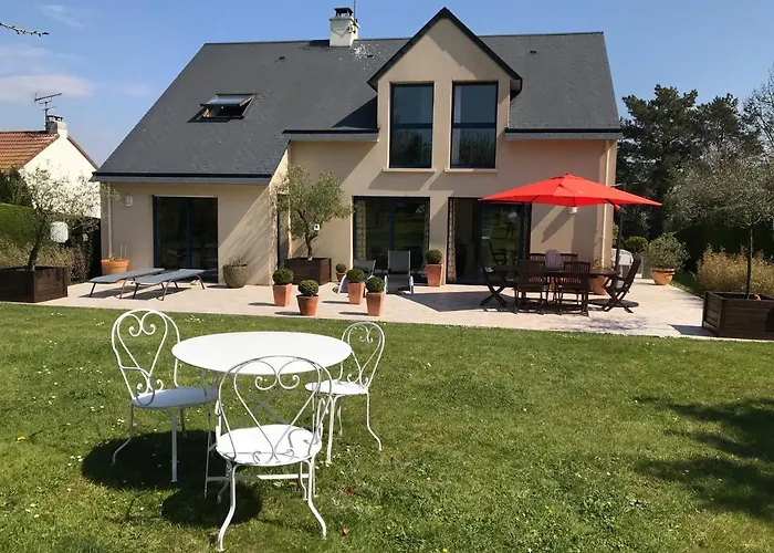 Bed & Breakfast Chez Bea Calme Avec Sa Jolie Vue Sur Jardin, Confort Assure Granville