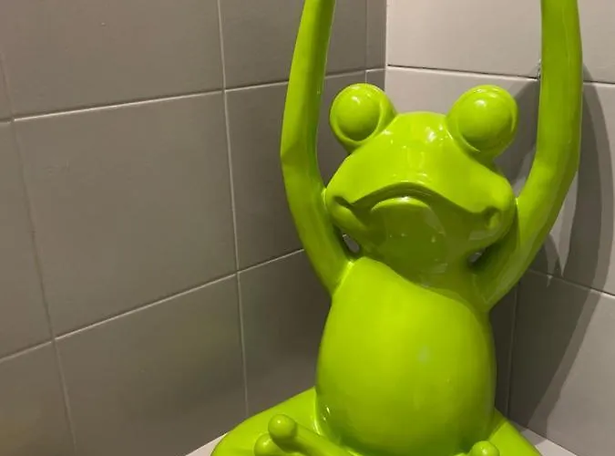 Bed & Breakfast Chez Bea Calme Avec Sa Jolie Vue Sur Jardin, Confort Assure Granville