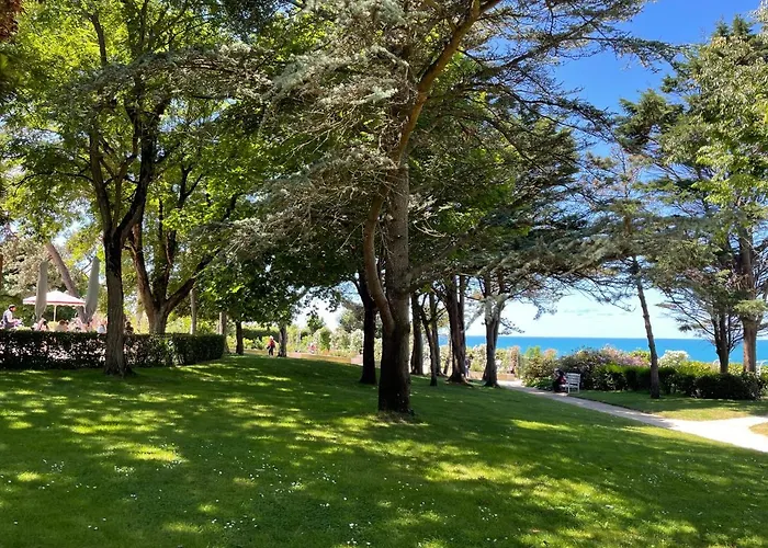 Bed & Breakfast Chez Bea Calme Avec Sa Jolie Vue Sur Jardin, Confort Assure