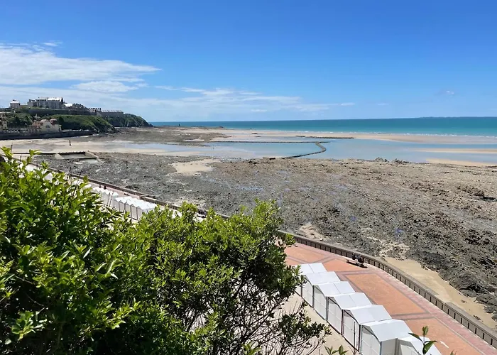 Chez Bea Calme Avec Sa Jolie Vue Sur Jardin, Confort Assure Nocleg ze śniadaniem