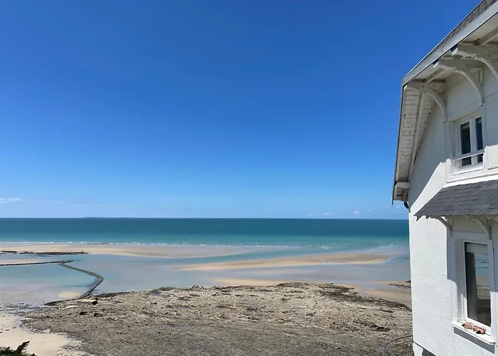 Nocleg ze śniadaniem Chez Bea Calme Avec Sa Jolie Vue Sur Jardin, Confort Assure Granville