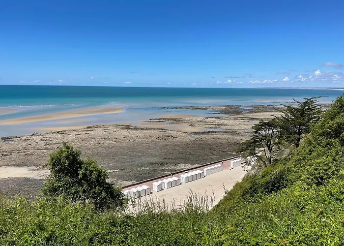 Chez Bea Calme Avec Sa Jolie Vue Sur Jardin, Confort Assure Bed & Breakfast 3*