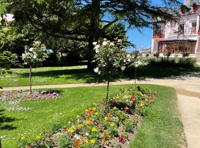 Chez Bea Calme Avec Sa Jolie Vue Sur Jardin, Confort Assure 3* Granville