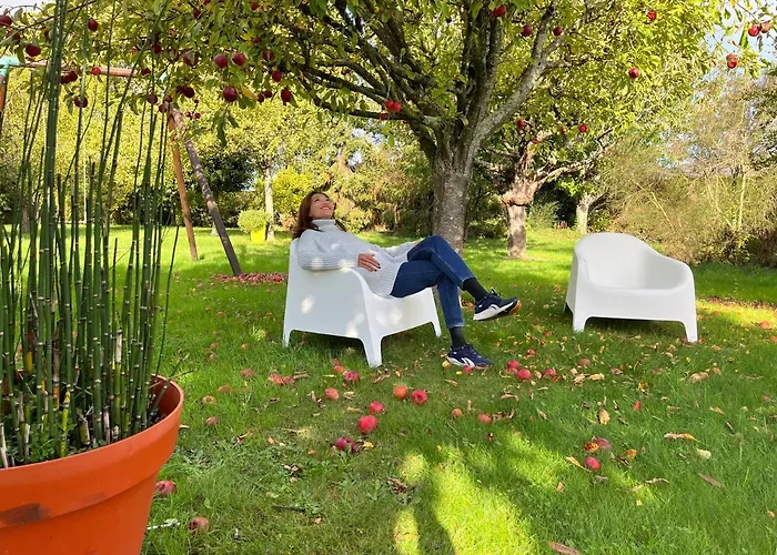 Chez Bea Calme Avec Sa Jolie Vue Sur Jardin, Confort Assure 3* Granville