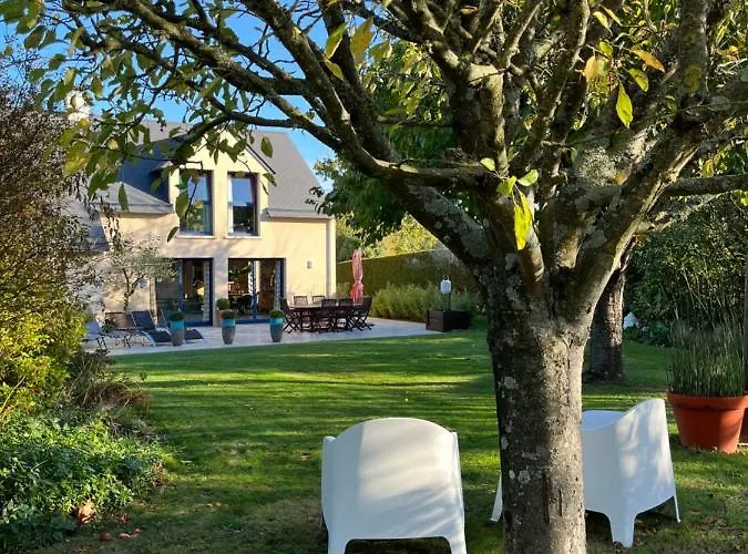 Chez Bea Calme Avec Sa Jolie Vue Sur Jardin, Confort Assure Bed & Breakfast Granville