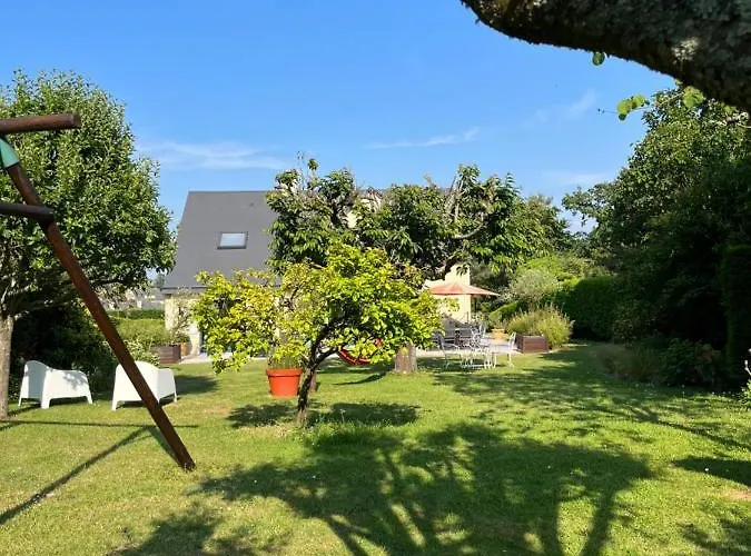 Chez Bea Calme Avec Sa Jolie Vue Sur Jardin, Confort Assure Bed & Breakfast