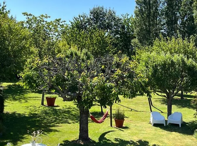 Bed & Breakfast Chez Bea Calme Avec Sa Jolie Vue Sur Jardin, Confort Assure