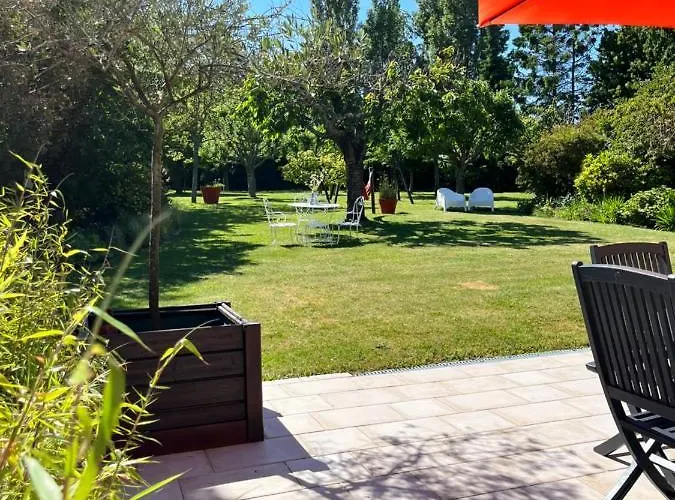 Chez Bea Calme Avec Sa Jolie Vue Sur Jardin, Confort Assure Bed & Breakfast