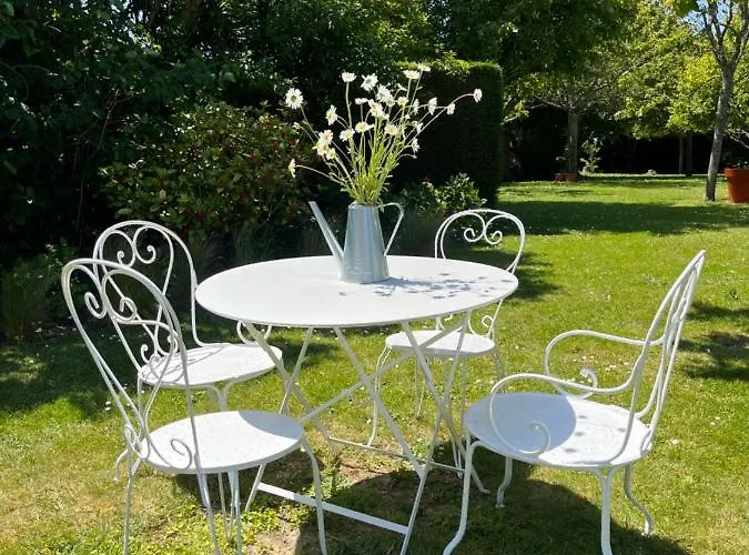 Chez Bea Calme Avec Sa Jolie Vue Sur Jardin, Confort Assure