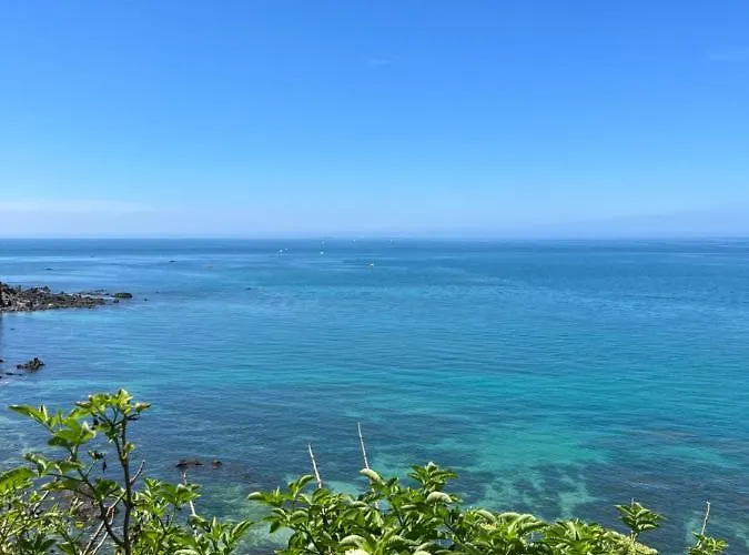 Chez Bea Calme Avec Sa Jolie Vue Sur Jardin, Confort Assure Bed & Breakfast Granville