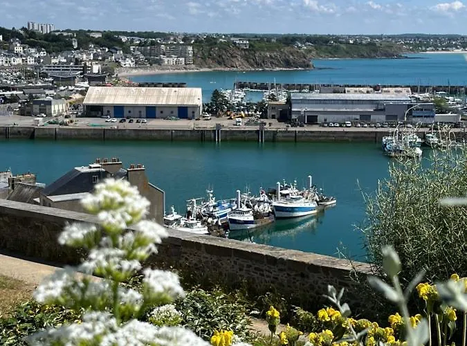 Chez Bea Calme Avec Sa Jolie Vue Sur Jardin, Confort Assure Bed & Breakfast 3*