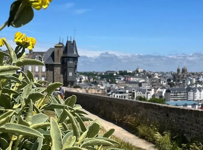 Chez Bea Calme Avec Sa Jolie Vue Sur Jardin, Confort Assure Bed & Breakfast 3*